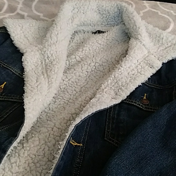 Awesome Jean jacket with white fur inside!!! - Picture 2 of 5
